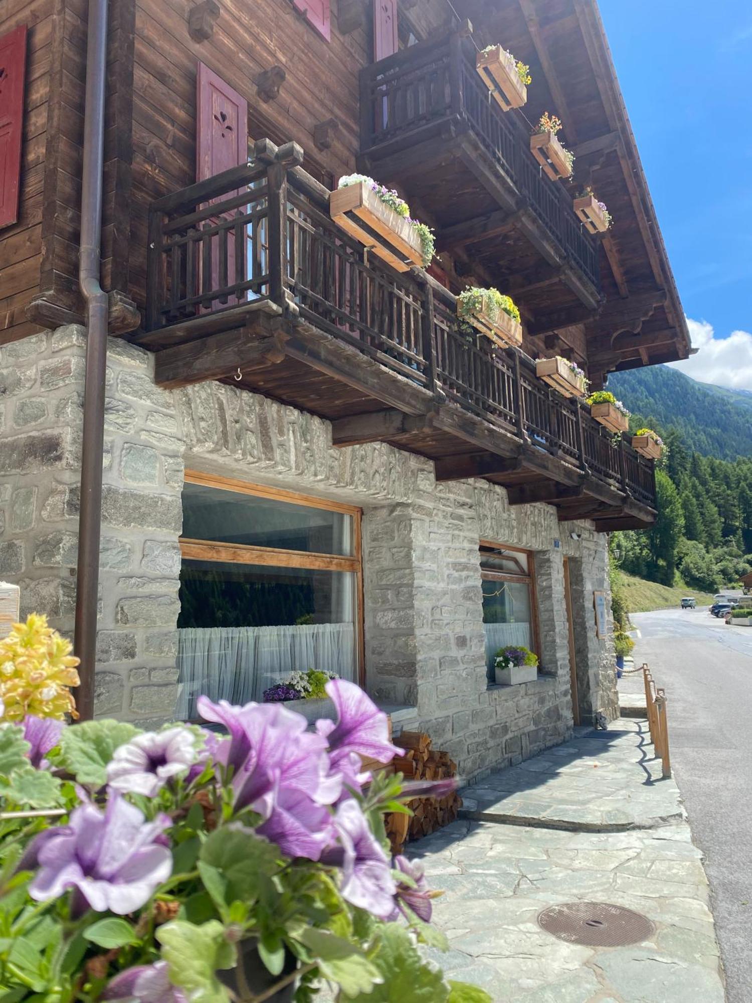 La Bergere Hotel Ayer Bagian luar foto